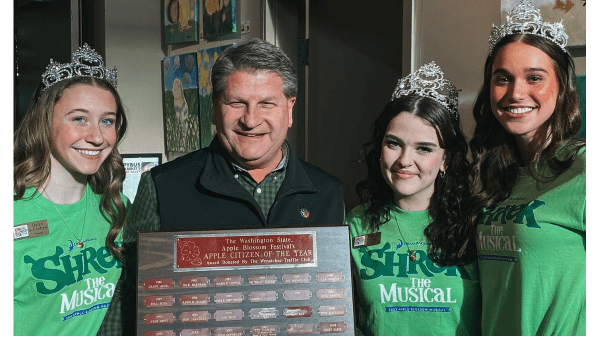 Bob Mast honored as Apple Citizen of the Year 2023