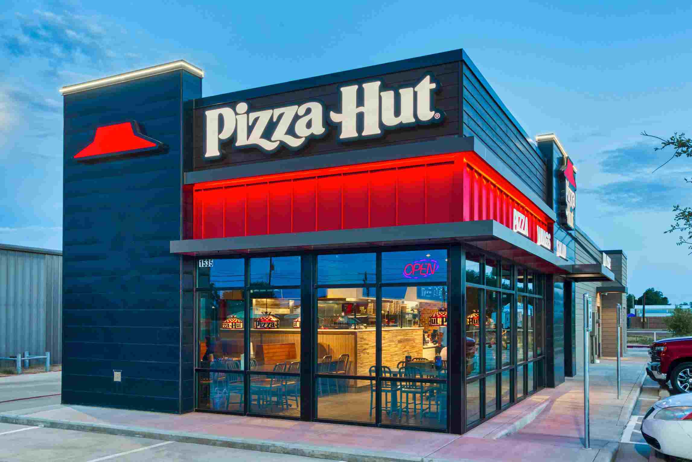 pizza hut store